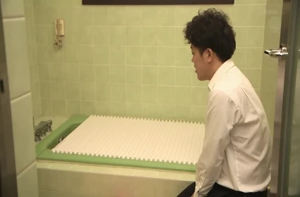 Phim sex moi bi bach voi ban gai cu cua anh trai tren tau dien Bài học về nụ hôn của gia sư và học trò
